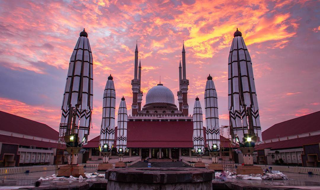 5 Destinasi Wisata Halal Terpopuler di Indonesia Tahun 2025