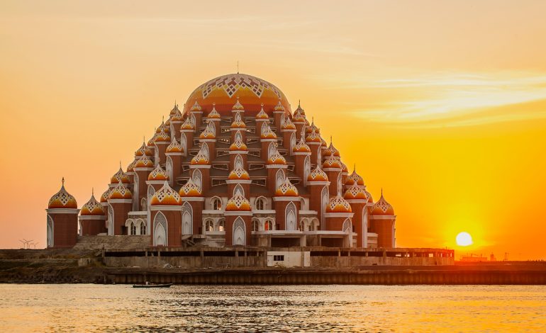 5 Destinasi Wisata Religi Terpopuler Di Indonesia