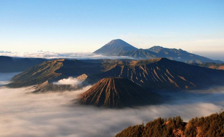 5 Destinasi Wisata Alam Jawa Timur Terpopuler 2025