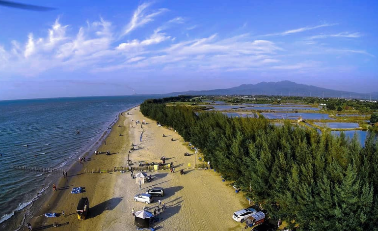 4 Destinasi Wisata Pantai Di Jawa Tengah Paling Populer