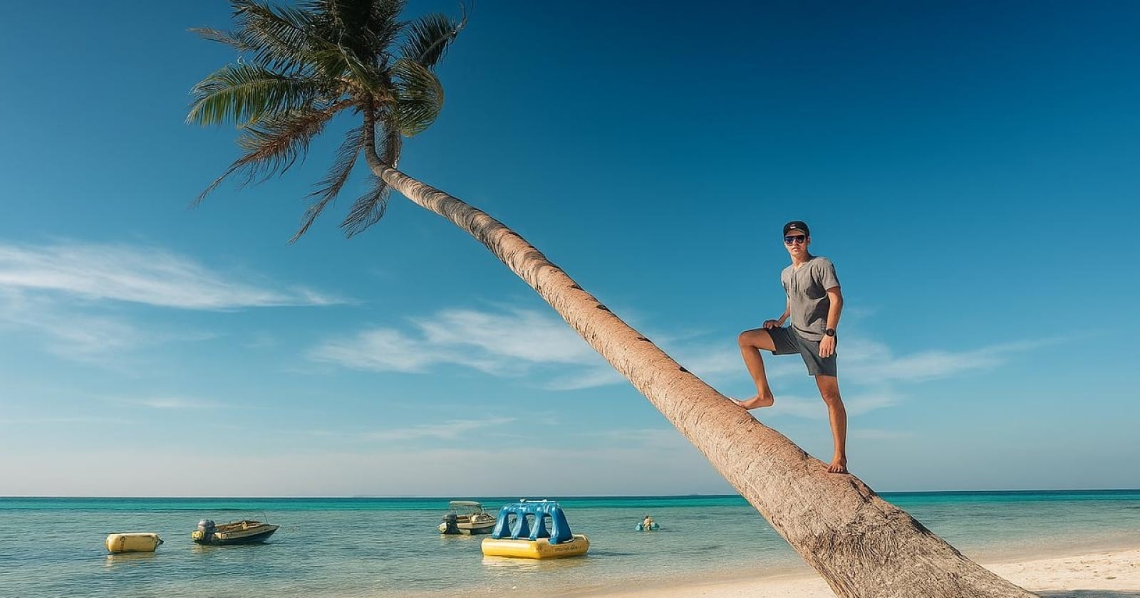 4 Destinasi Wisata Bahari Paling Populer di Indonesia