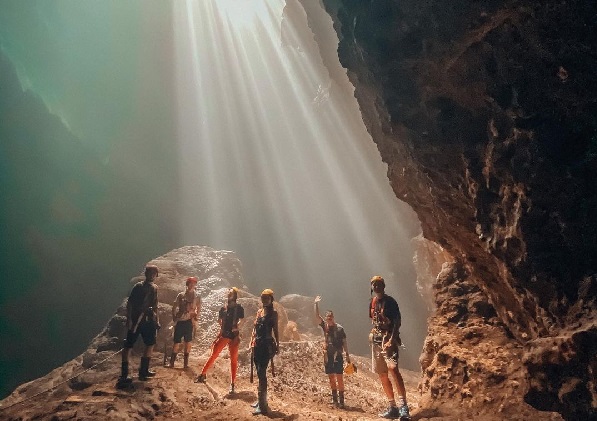 5 Destinasi Wisata Gua Terindah Di Indonesia